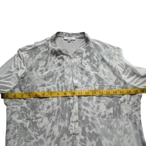 Aritzia Babaton Julien Blouse Popover Top Silk Front Rayon Back Grey White Women - Picture 11 of 12